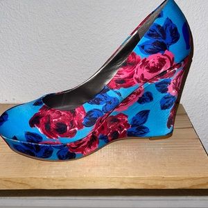 Floral wedges
